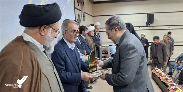 تجلیل از مدیرکل کمیته امداد استان در نخستین جشنواره مفلحون